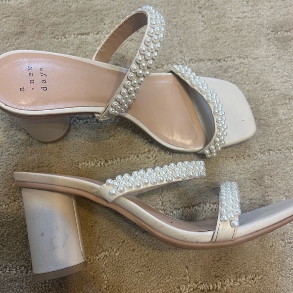 A New Day beige sandals with pearls- size 6.5 - Picture 2 of 4
